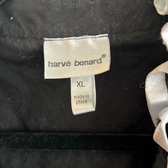 Harve Benard Black Blouse With White Ruffle Accents. Size XL. - Picture 4 of 6